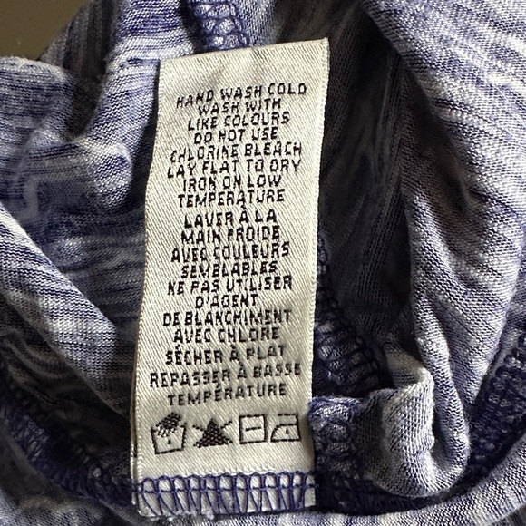 🌸Revolution by Ricki's Blue and White V-Neck Tank Top - Picture 5 of 6